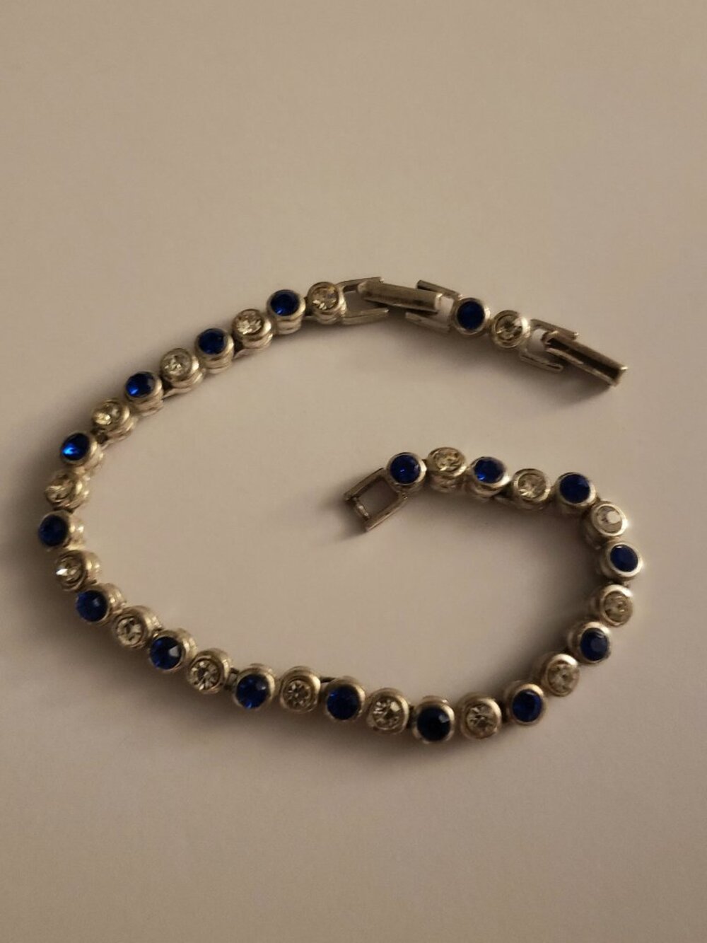 Vintage Avon Clear Blue Crystal Tennis Bracelet Alternating Silvertone Adjustabl